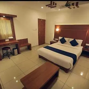 White Portico Lodge Thekkady